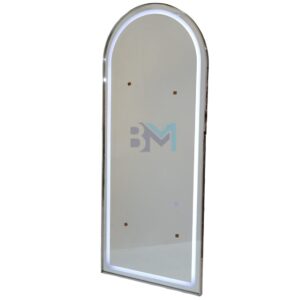 Espejo con marco plateado brillante y luz led