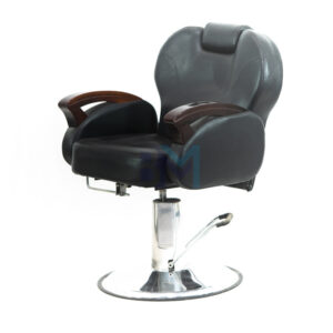 Sillón de barbería negro con apoyabrazos de madera