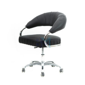 Silla de peluquería en polipiel color negro con apoyabrazos cromados