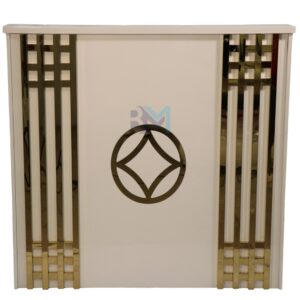 Mostrador de recepción blanco y dorado
